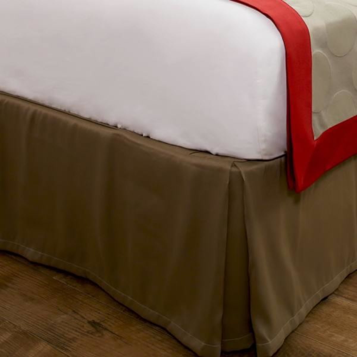 Baymont 5 Pleat Bed Skirt With Corner Grippers Cocoa Queen 60x80x14 Case Of 6 Hd Supply