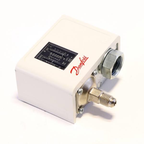 Danfoss Pressure Switch, Kp36, Manual Reset, Spdt, 110.5 Bar HD Supply