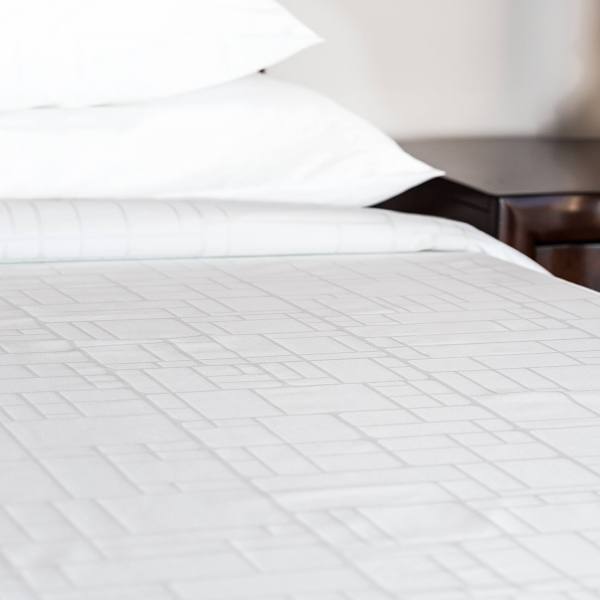 Standard Textile Top Cover Soft Brix 98x120" White Centium Satin Case Of 24