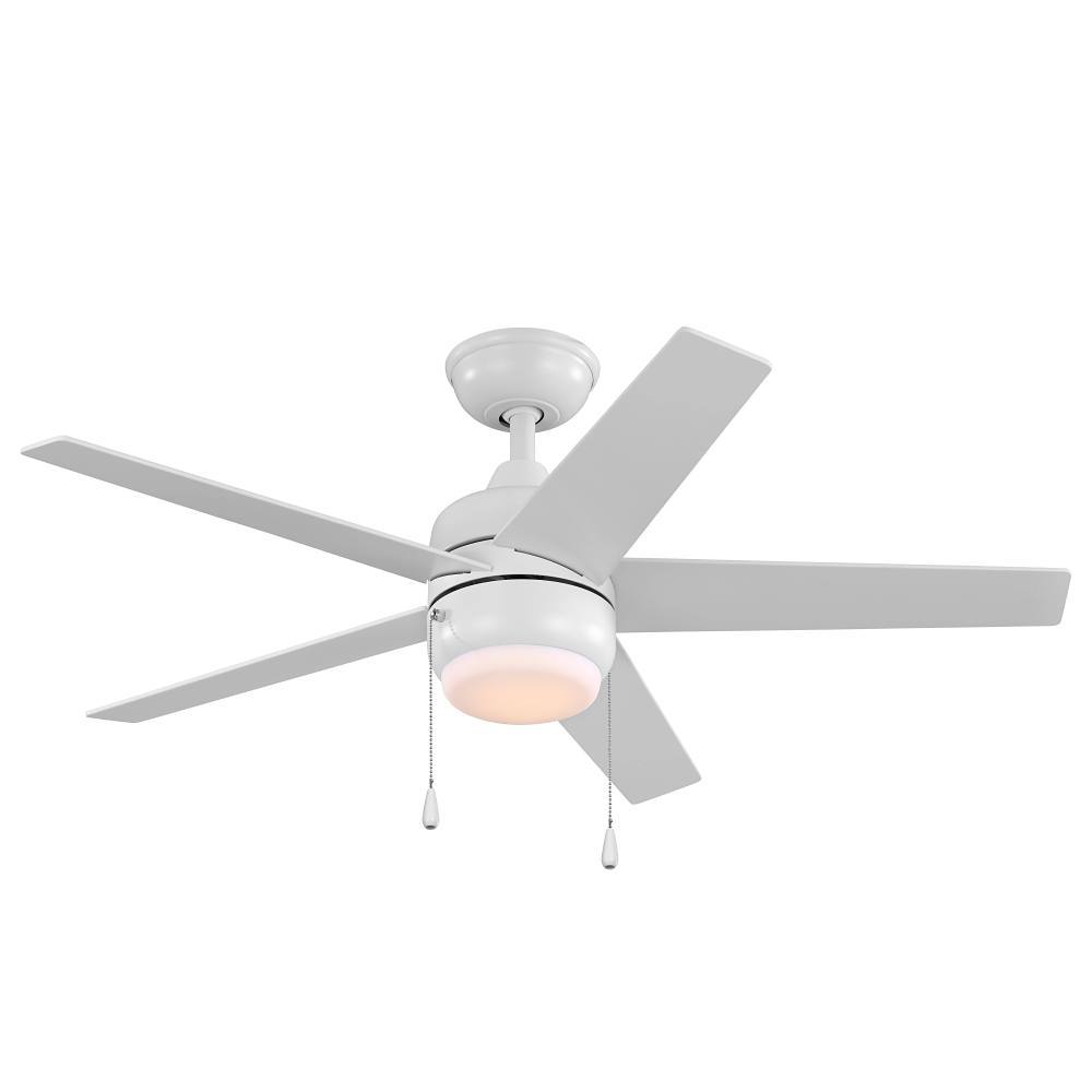 Seasons Quick Install Vega 44" Matte White Indoor/Outdoor LED Ceiling Fan, Reversible Matte White/Natural Oak 5-Blade