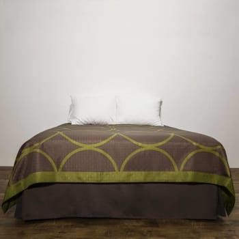 Image for Valley Forge Fabrics Super 8 Doublesided Coverlet Infinity Lime Full Case Of 6 from HD Supply