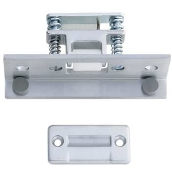 Ives 1-1/2 X 4-1/2 X 1-3/4 In Brass Projection Roller Latch W/ Angled Stop (Satin Chrome)