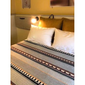 Moxy Hope C/Cream Blanket King 102"Wx96"L Case Of 6